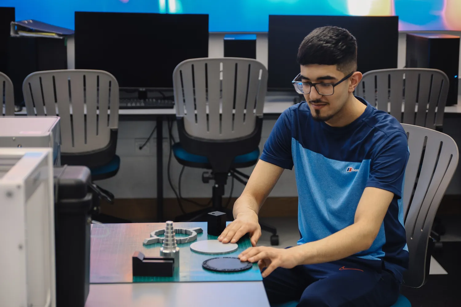 engineering student un computer lab